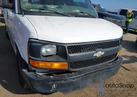 2004 Chevrolet Express z USA, uszkodzony, nr VIN 1GCGG25U641173703